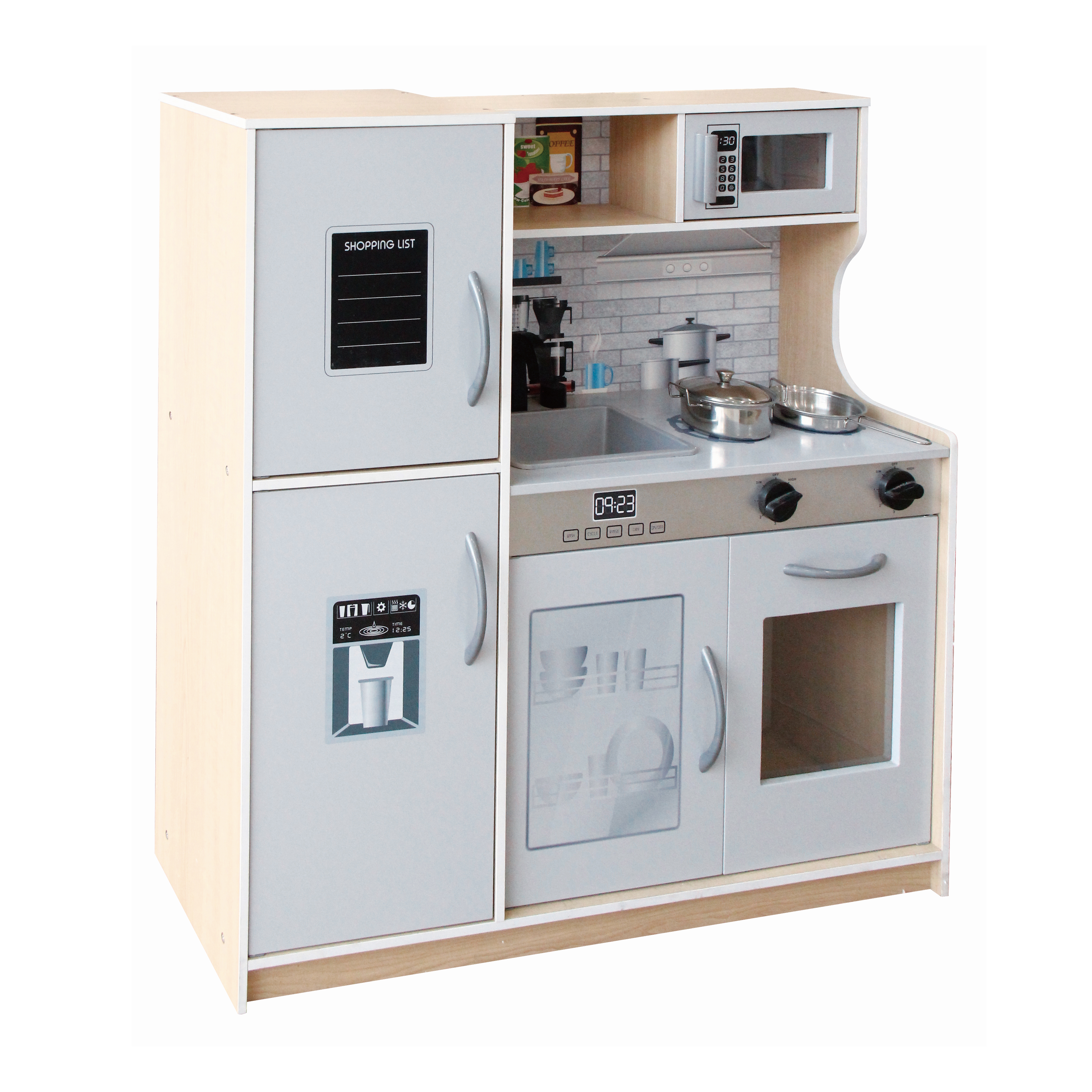 Classic middle size wooden kitchen