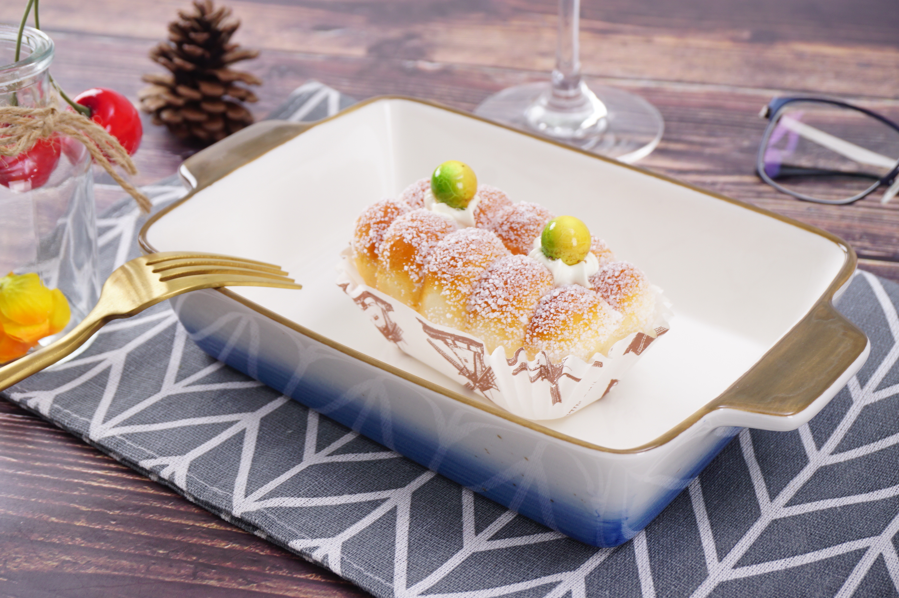 Baking plate with hand painting baking pan