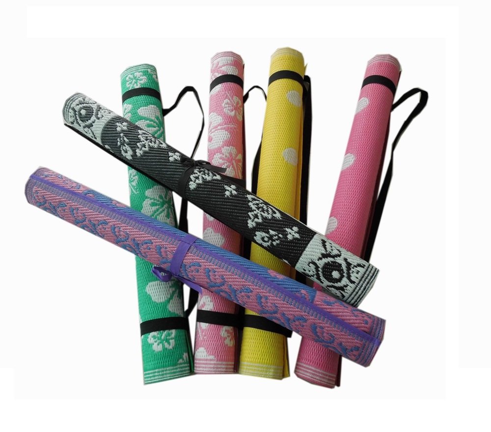 Eco-friendly Cheap Outdoor Beach Mat Woven From Recycled Plastic With Carry Belt