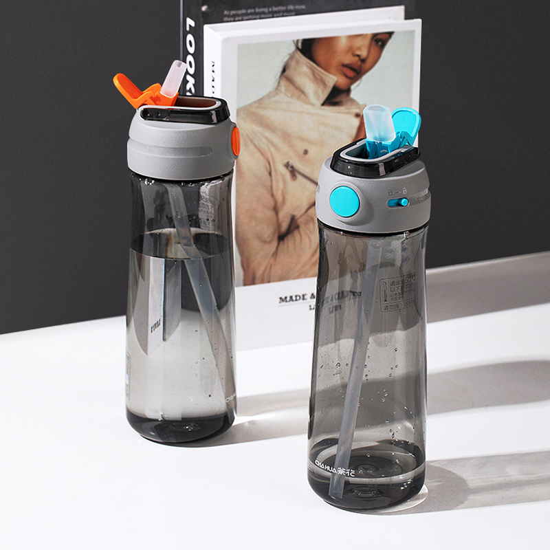 Plastic tritan water bottle built-in strainer sport bottle hidden carry loop drinking bottle