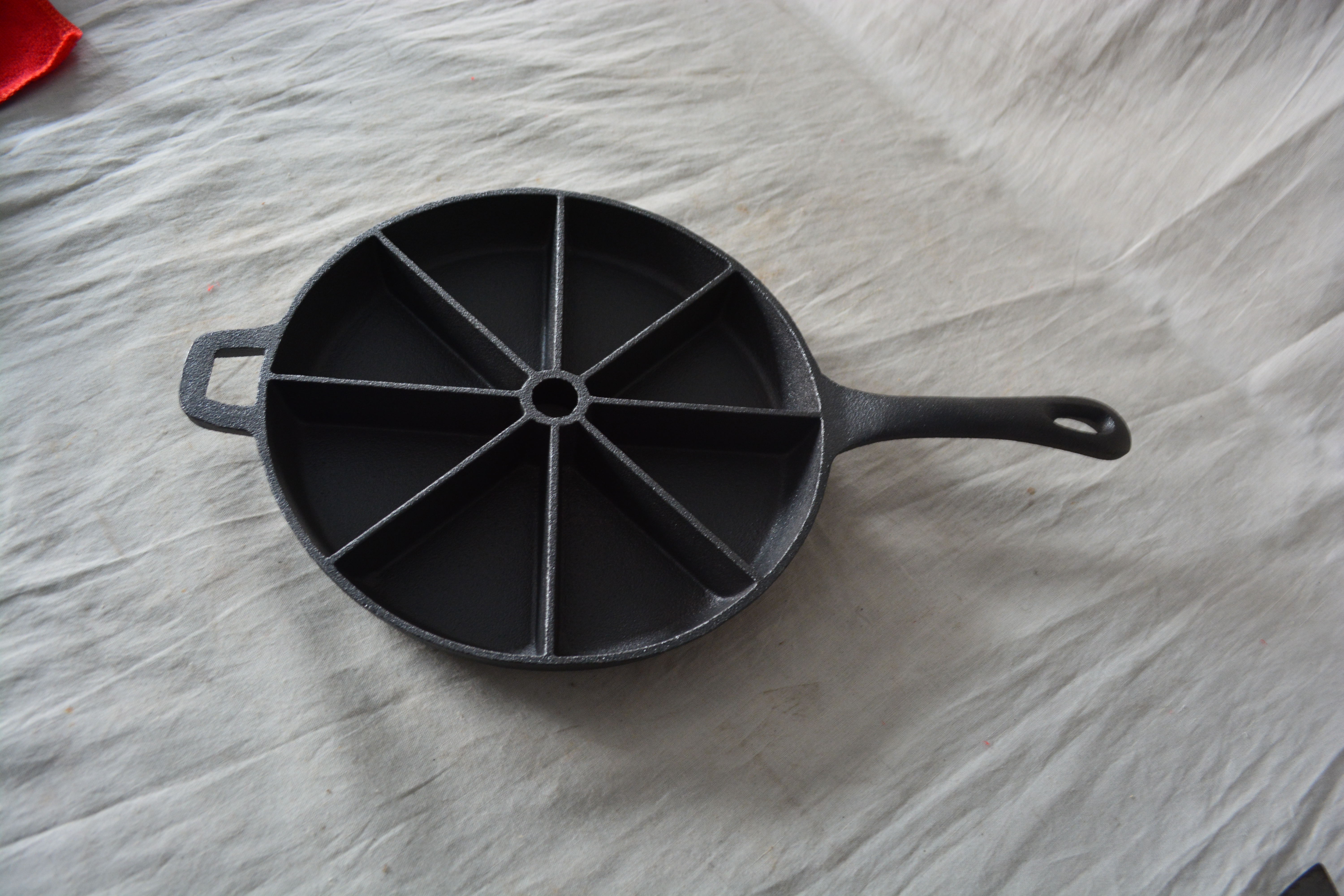 Cast iron preseasoned cake mold