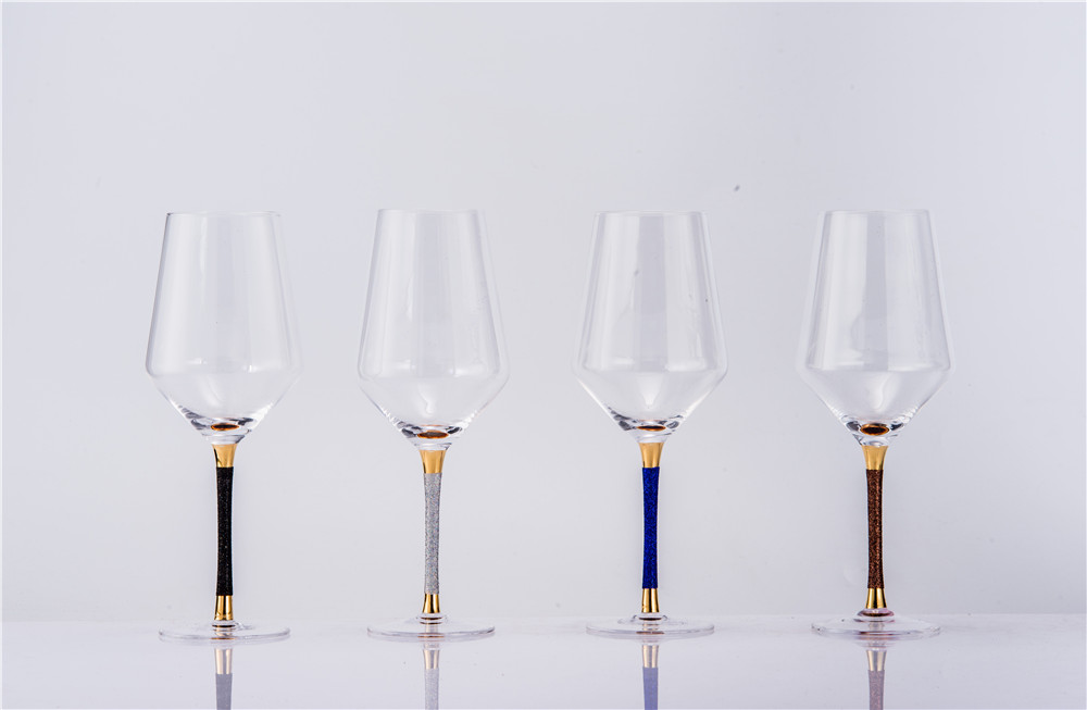 Wine glass with glitter