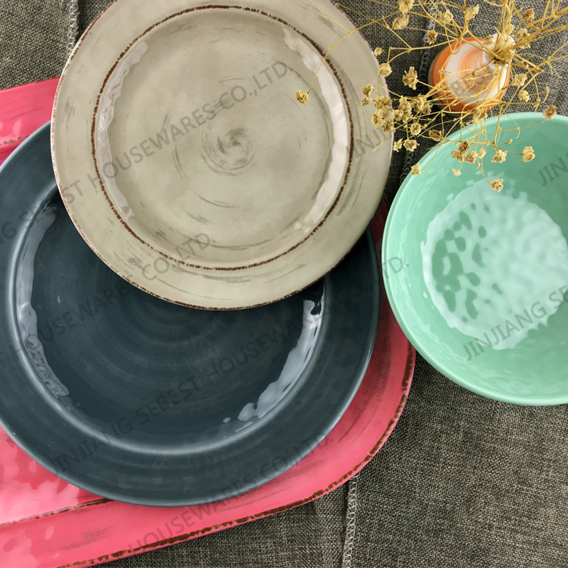 Multicolor optional plastic dinner set with rusted edges