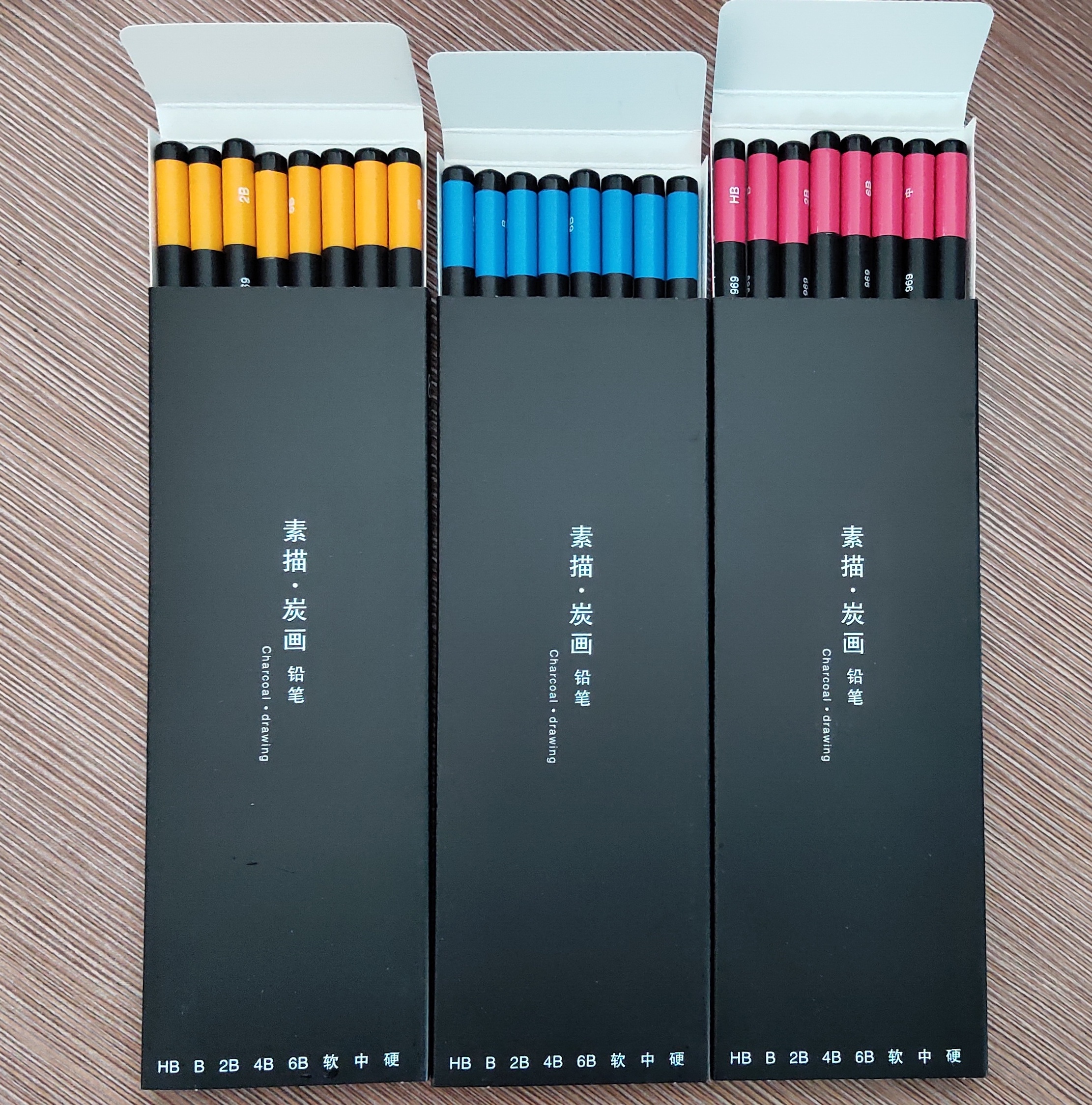 Chorcoal and drawing pencil
