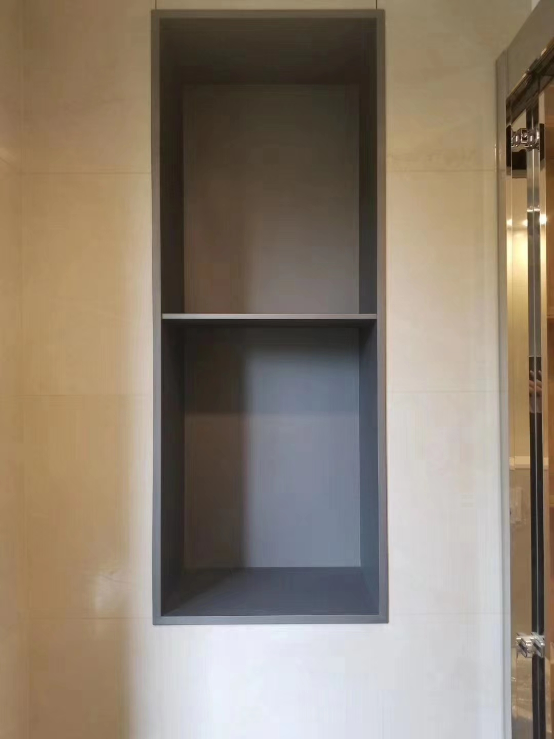 Washroom niches