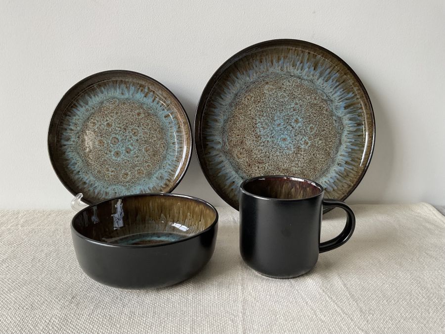 Reactive glaze