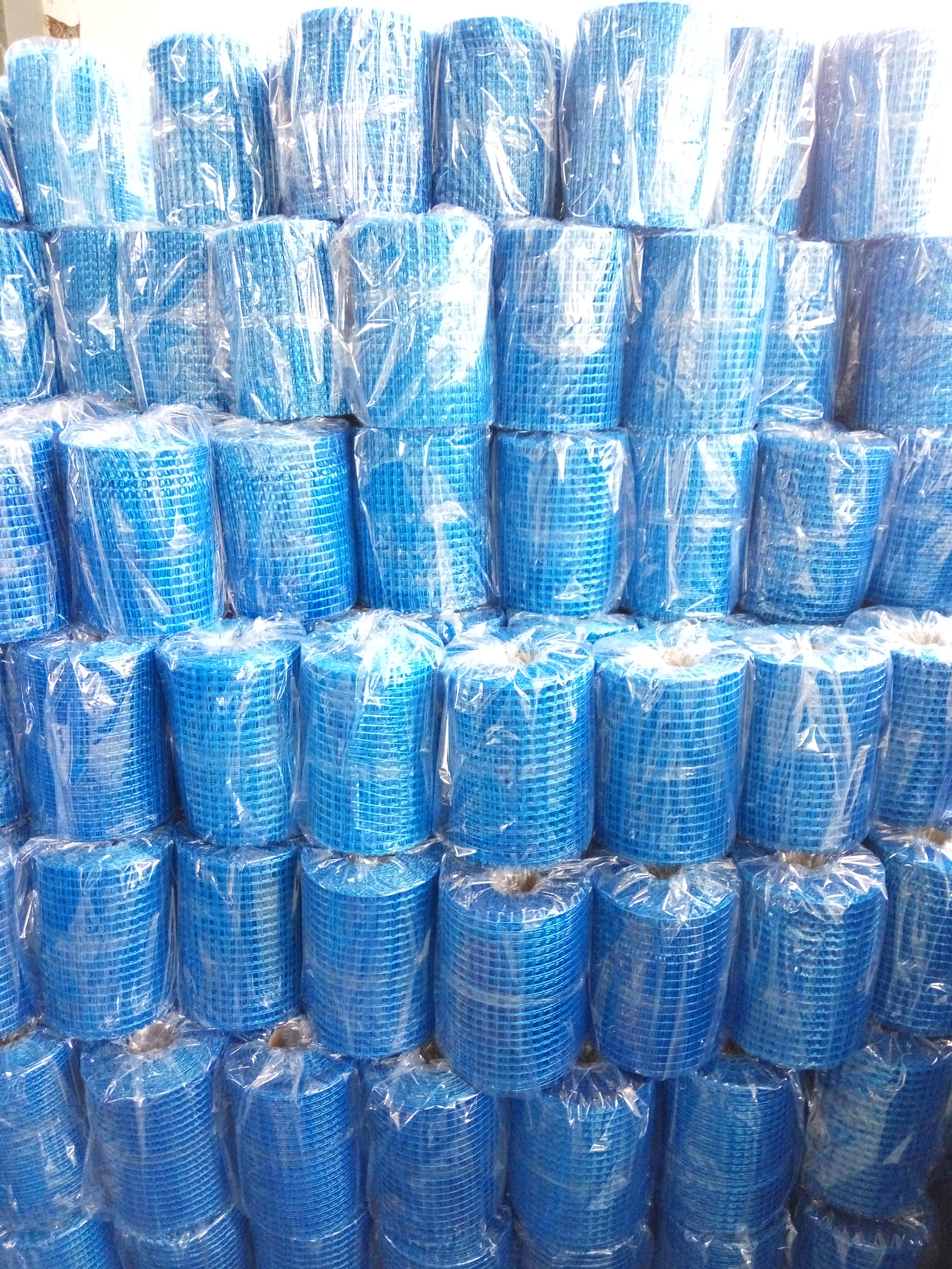 Alkaline resistant fiberglass mesh