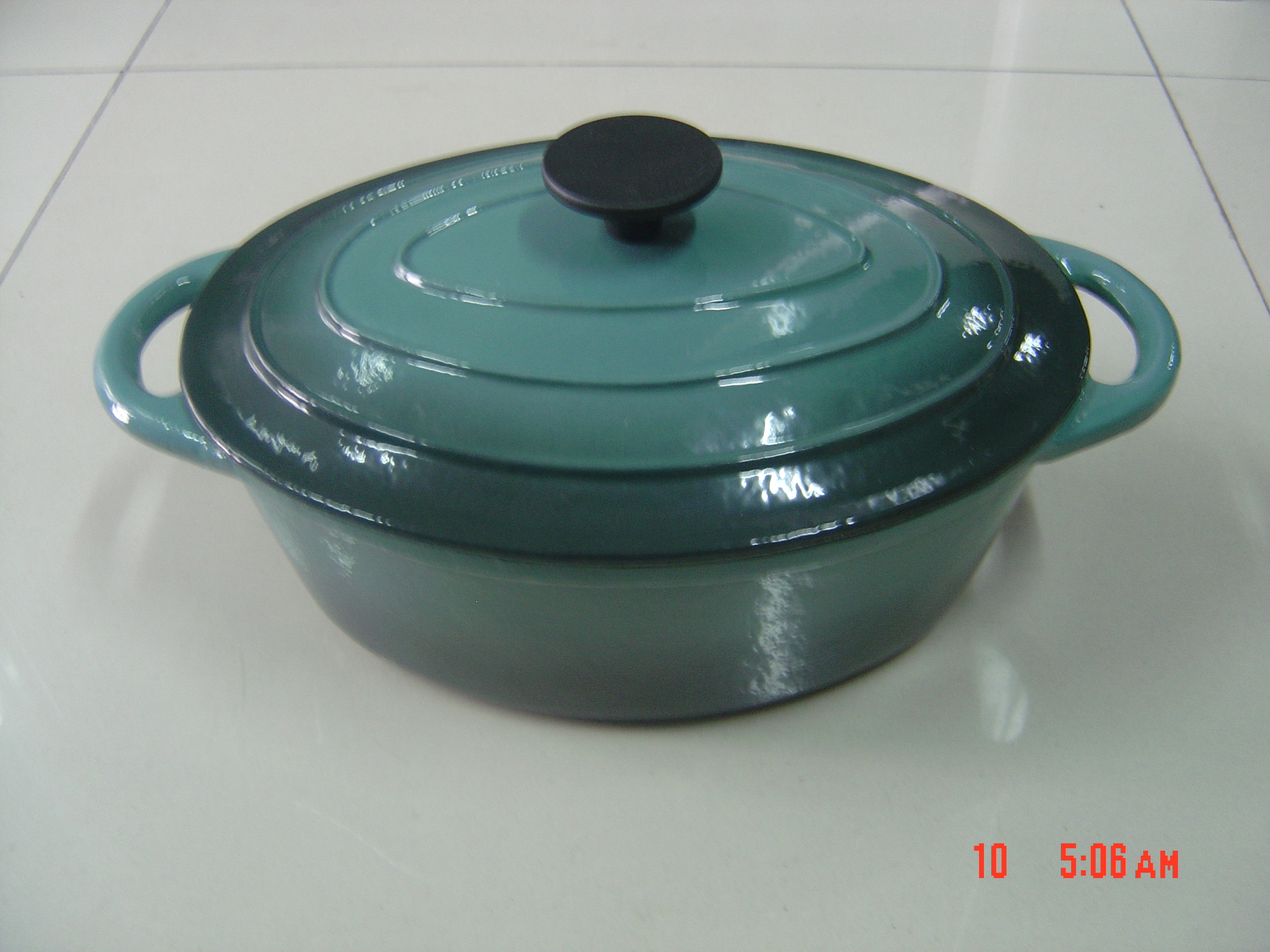 Oval shape red color cast iron enamel casserole