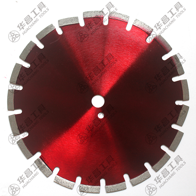 Asphalt cutting diamond saw blades