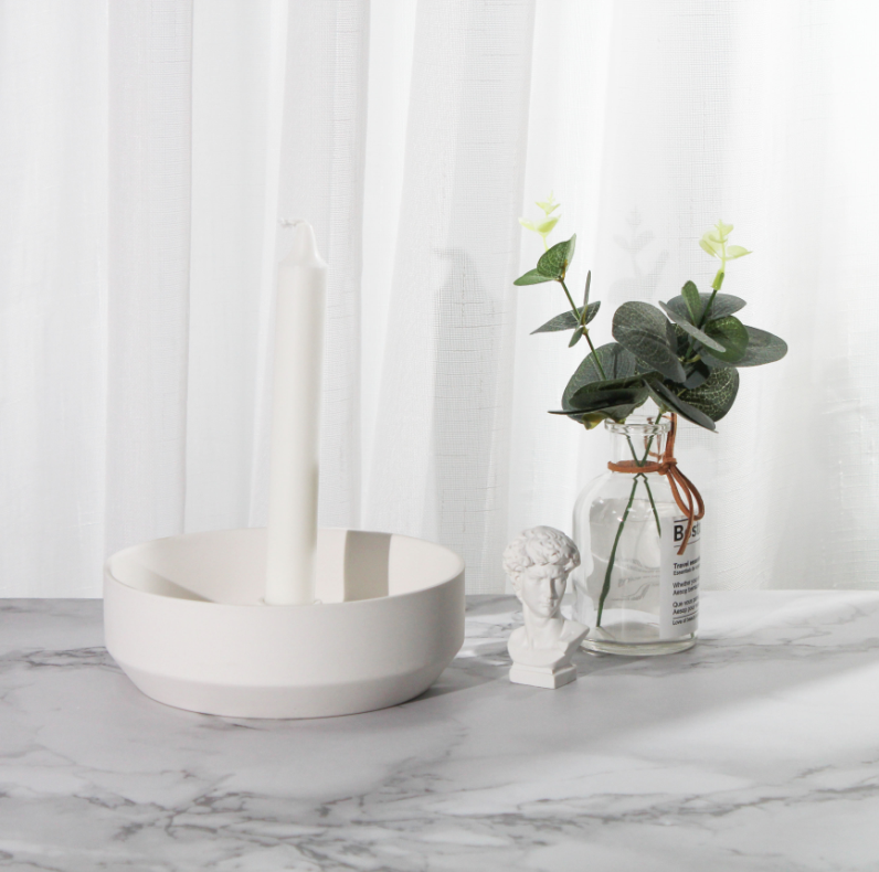 Round candle holder